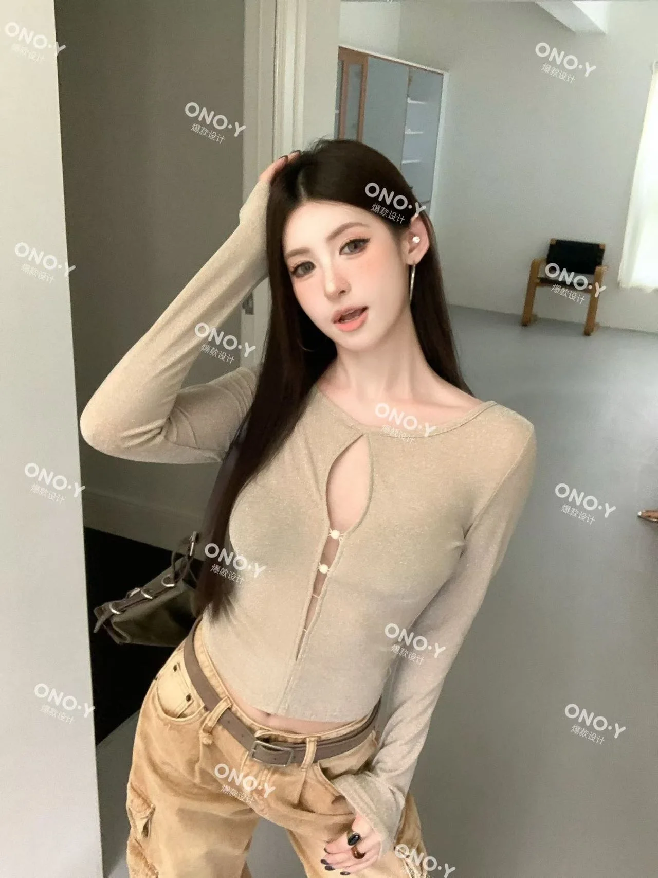 Y668- Áo thun tay dài cổ chữ V xuyên thấu phong cách gợi cảm, mặc 2 kiểu